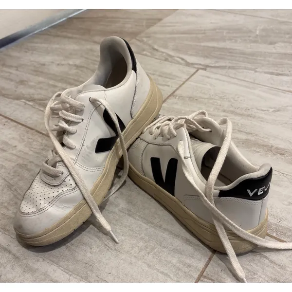 Veja V-10 Leather Sneakers Womens 7 White Black Low‎ Top Lace Up Shoes EUR 38 - Image 2