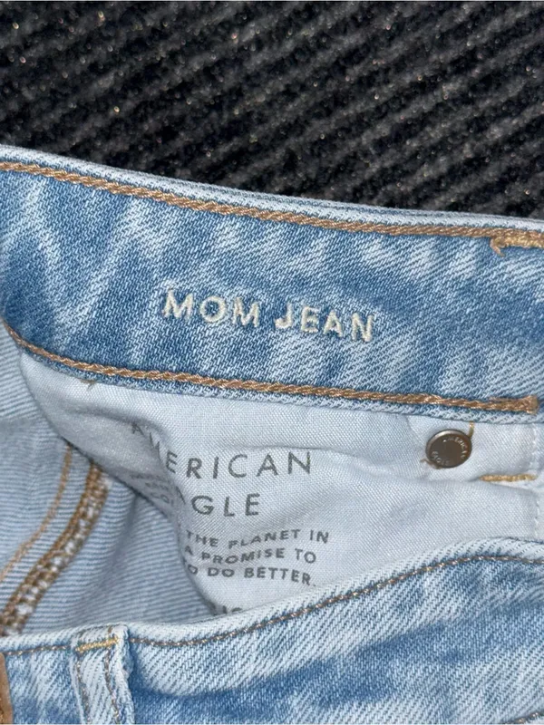 American Eagle Mom Jean Light Blue Wash Strigid Denim Women’s 2 X-SHORT - Image 8