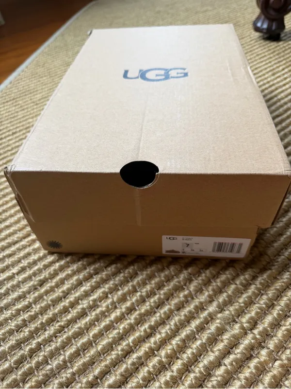 NWOT UGG Women's Tazz II Slippers - Image 9