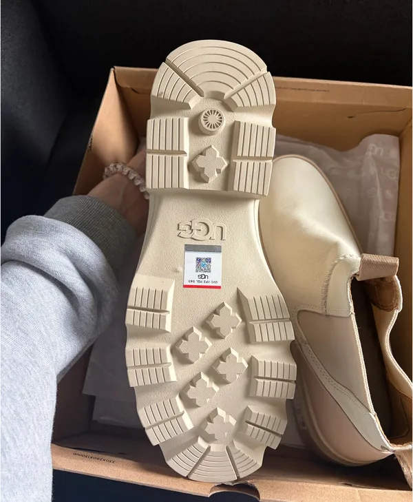 Ugg boots - Image 5