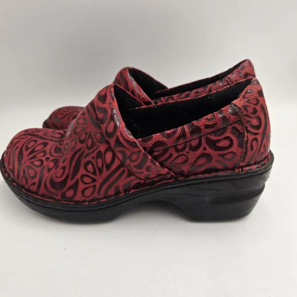 Boc Born Peggy Shoes Women’s 6 Red Embossed Tooled Slip On Floral Clogs Boho Y2K - Image 3