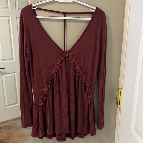 $70 NWOT POL Boho Chic Floral Embroidered Babydoll Tunic – Deep Burgundy S - Image 3