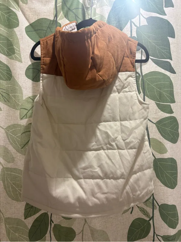 Hem & Thread Cream Quilted Hooded Vest with Brown Trim - Image 4