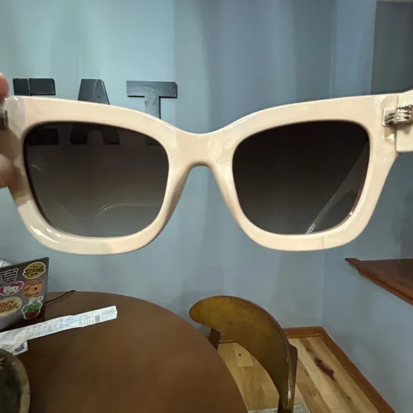 Quay By the Way Oversized Cat Eye Sunglasses Cream Beige Gold Hardware with Case - Image 4