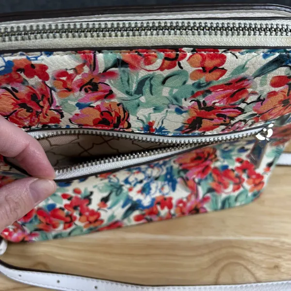 Kelly & Katie Floral Crossbody Bag White Red Blue Faux Leather Small Purse - Image 10
