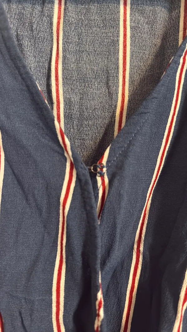 Abercrombie and Fitch wrap top size extra small blue and red striped - Image 4