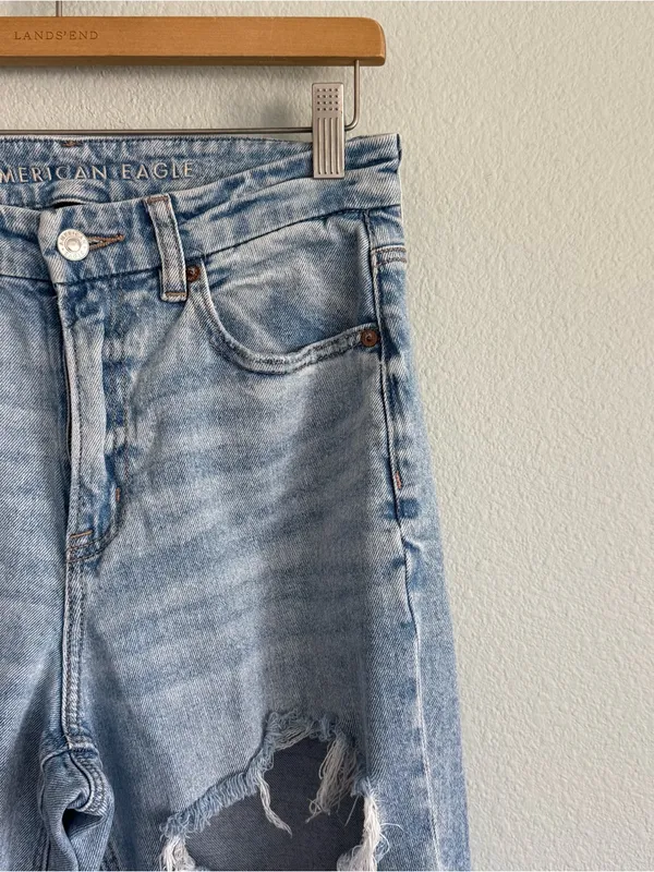 American Eagle Distressed Baggy Jeans. Size 6 - Image 3