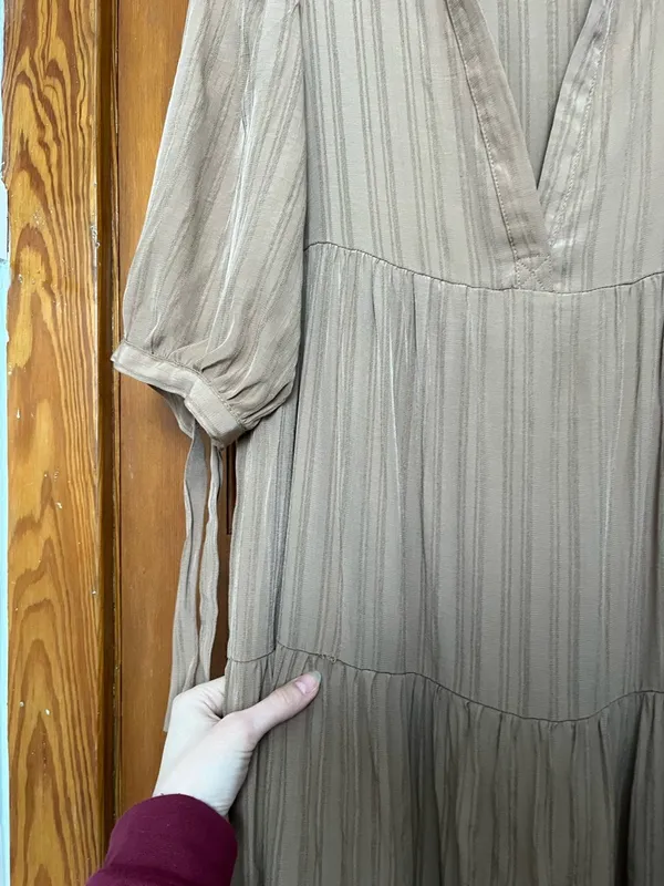 Oddi Midi Tiered V-Neck Dress in Taupe - Image 9