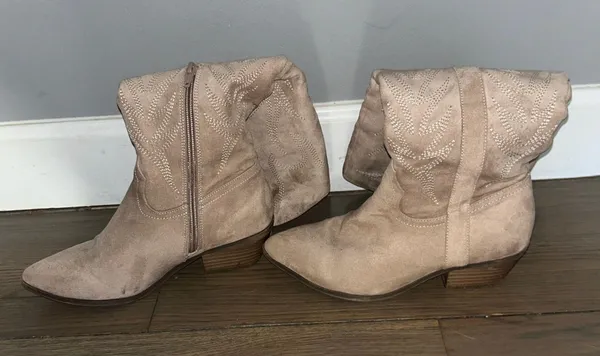 Universal Threads Tan Cowboy Boots - Image 2
