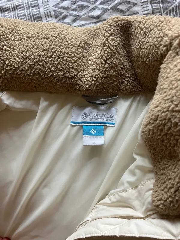 Columbia Jacket Cropped Puffer - Image 2