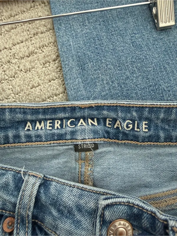 American Eagle Women's Mom Jeans Distressed Baggy Medium Wash Size 2 - Image 8