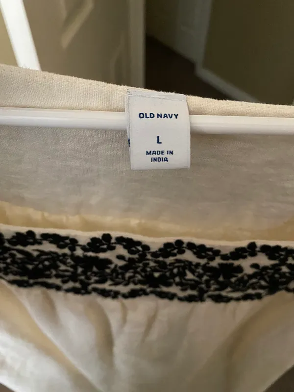 Old Navy Beautiful Embroidered Dress - Image 3