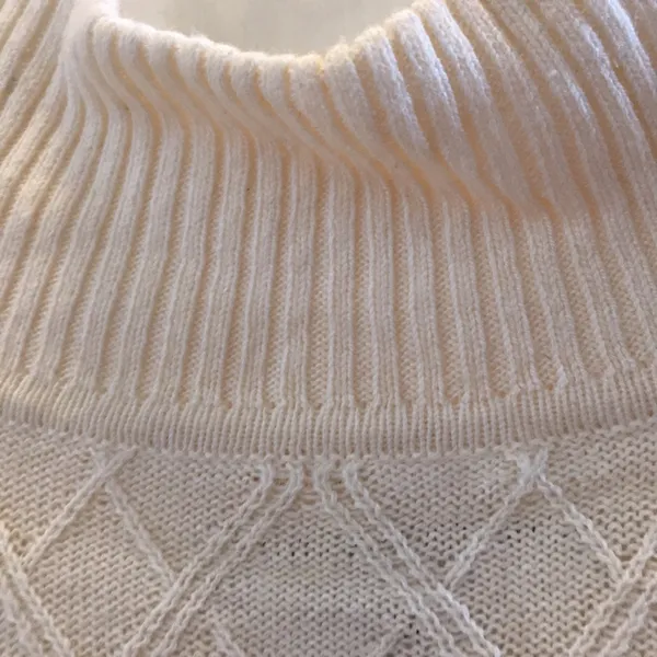FINAL MARKDOWN Ladies Evan picone knit top medium - Image 4