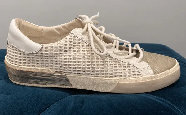 Dolce Vita Sneakers bone w/ gold metallic finishes - Image 2