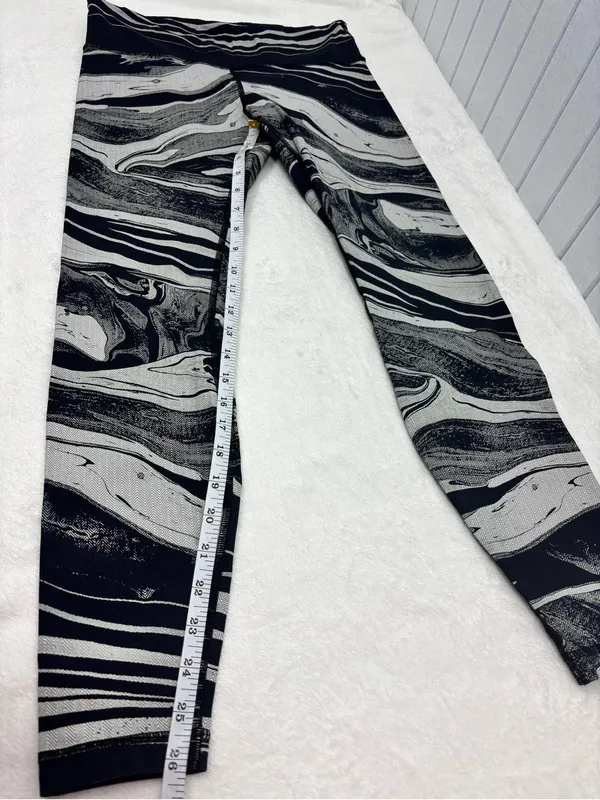lululemon athletica Black & White Marble-Print Leggings Size 8 - Image 8