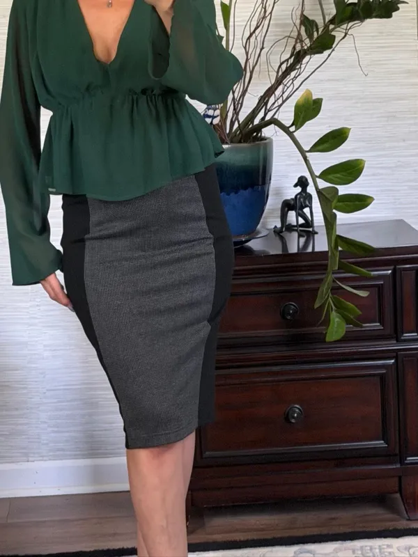 Francesca’s Mi Ami Green Peplum Blouse Size M Deep V Neck Long Sleeve - Image 11
