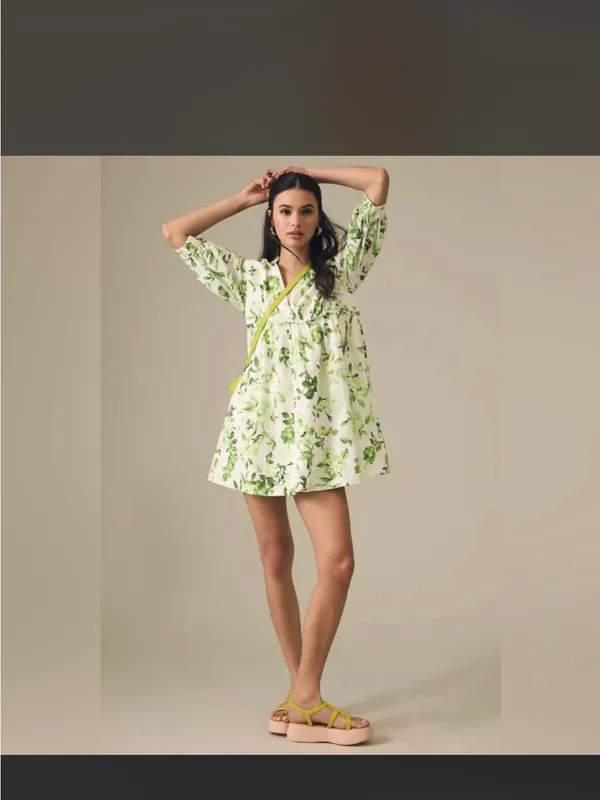 Maeve by Anthropologie V-Neck Tunic Dress in a white and green floral large - Image 2