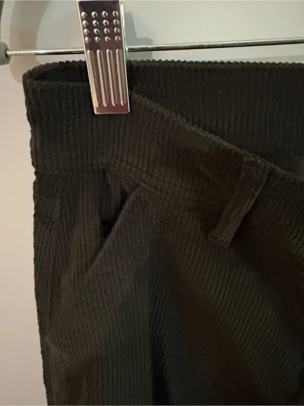 American Eagle Women’s Dark Gray Corduroy Cargo Pants in size 4 Short. - Image 6