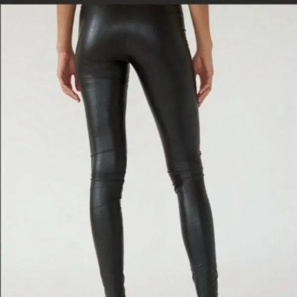 Aritzia‎ Leggings - Image 3