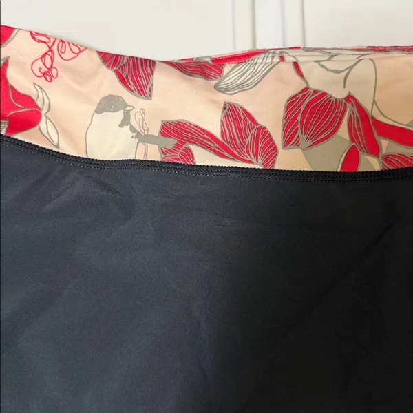 Vintage Lululemon Skirt Stamped Size 4 Collectible Floral Navy Pleated Skirt - Image 4
