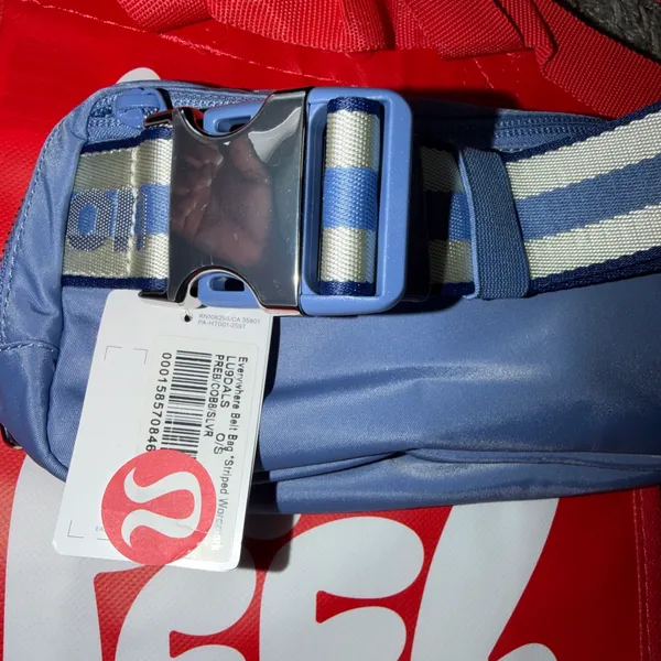 Lululemon Everywhere Belt Bag 1L - Image 4