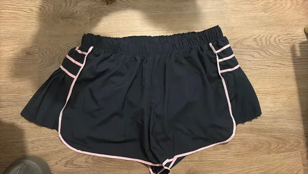 navy & pink shorts - Image 2
