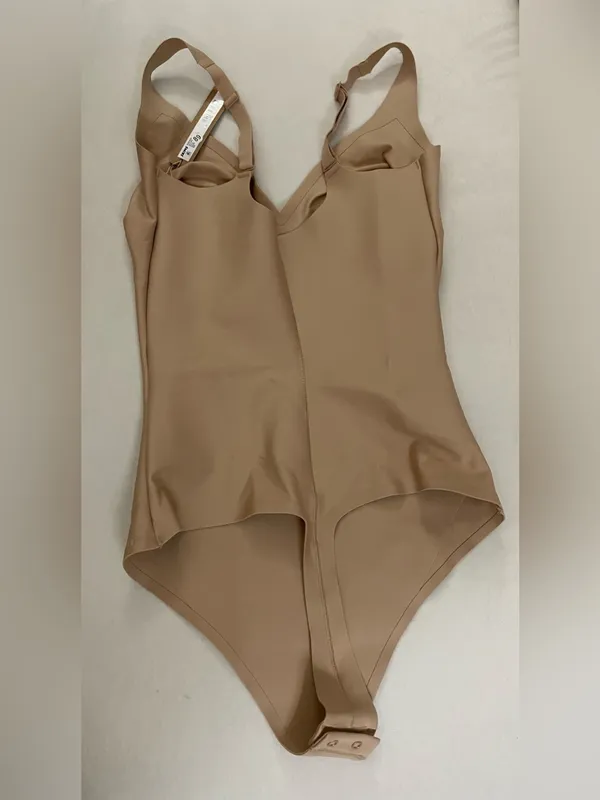 SKIMS NWT Core Sculpt Plunge Thong Bodysuit Clay Tan Color Size L - Image 4