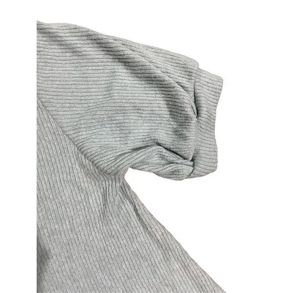 ‎Perfect Peach ribbed Vneck light green sweater small - Image 5
