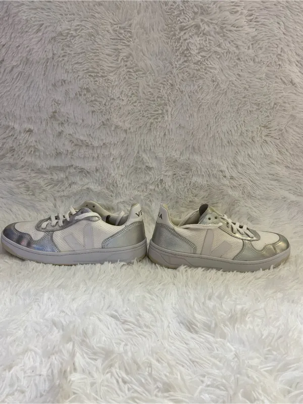 Veja Women’s White Sneakers with Iridescent Silver Accents. Size-7 - Image 4