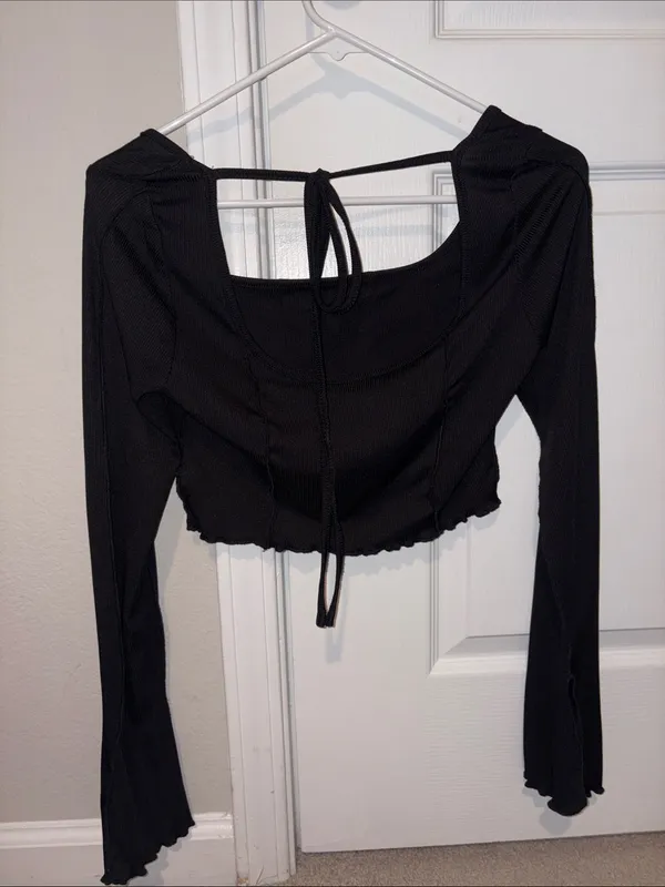 Women’s Black Long-Sleeve Tie-Back Crop Top - Image 2