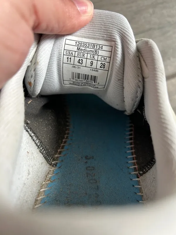 Brooks White and Gray Women's Running Sneakers - Image 6