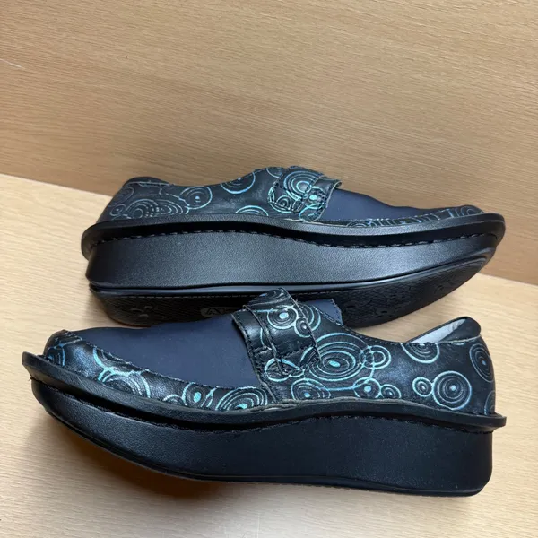 Alegria Dena Denim‎ Swirl Comfort Clogs Shoes 36 Women Navy Blue Slip On - Image 9