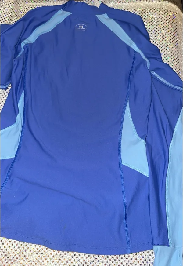Small Under Armour Women’s long sleeve shirt - Image 4