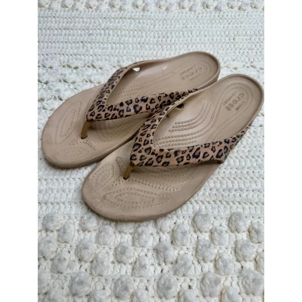 CROCS Women's 9 Kadee II Leopard Print Thong Flip Flop Sandal Shoes Tan - Image 2