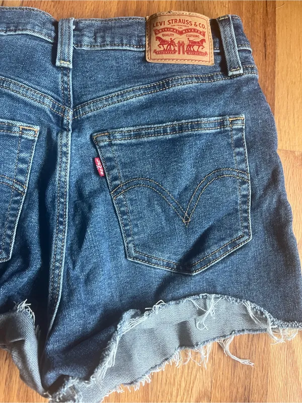 Women’s Levi’s Ribcage Boot Jean Shorts Size 30 - Image 4