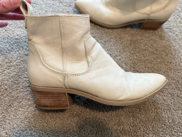 DV by Dolce Vita white booties - Image 4