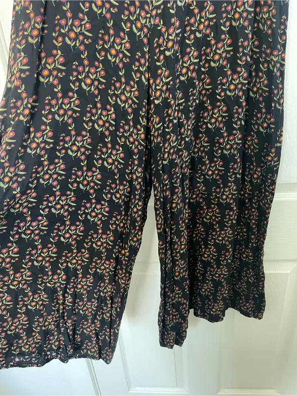 Women’s Natural Life Let's Just Go Wide Leg Floral Jumpsuit Black Size S/M - Image 3