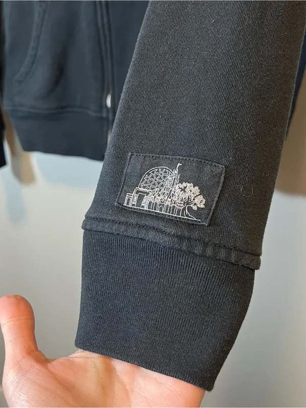 Disney Women’s Black‎ Zip Up Hoodie 2018 Medium - Image 4
