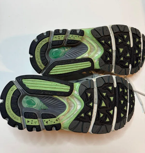 Womens Ariel MOGO Size 10 Running Shoes - Image 6