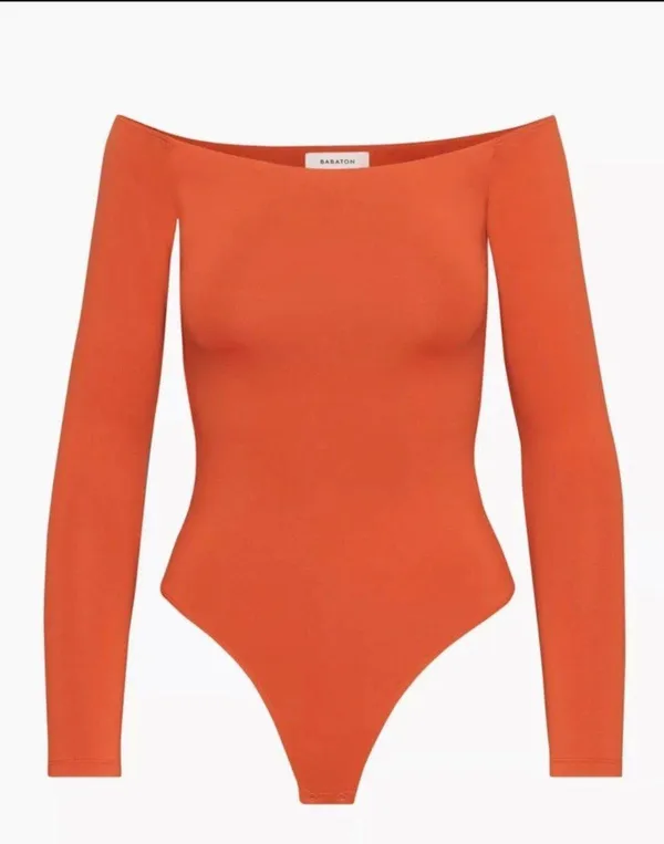 Babaton CONTOUR OFF-SHOULDER LONGSLEEVE BODYSUIT ARITZIA - Image 3