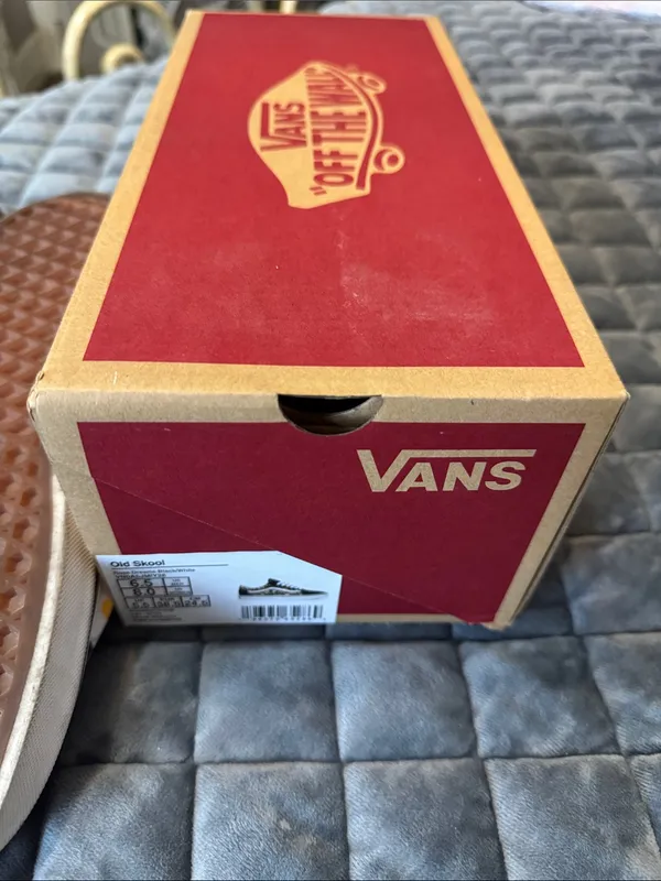 Vans Checkerboard Daisy Low-Top Sneakers - Black, White & Yellow - Image 3