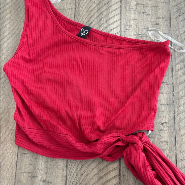 NWOT- Windsor Red Asymmetrical Tie Front Crop Top - Image 2