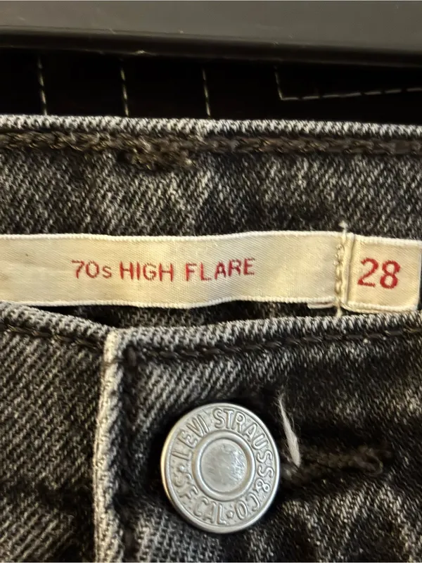 Levi’s 70’s High Flare Jeans Size 28 - Image 3
