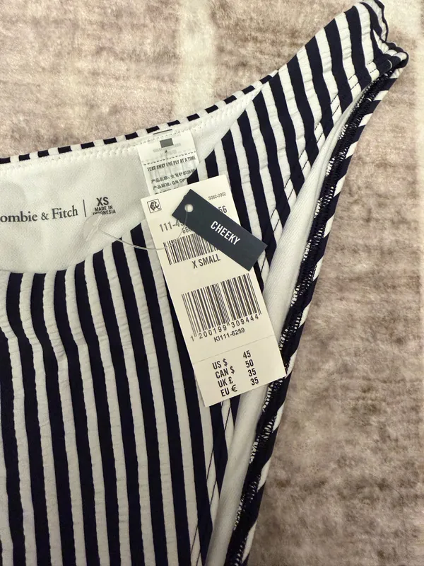 Abercrombie Navy and White Striped Bikini Set - Image 9