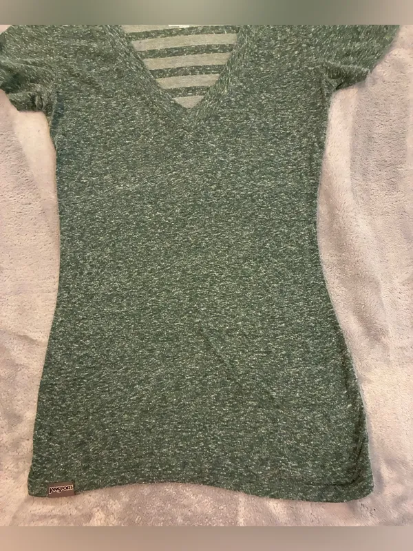 JanSport Women's Heathered Green V-Neck Tee Size Small - Image 6