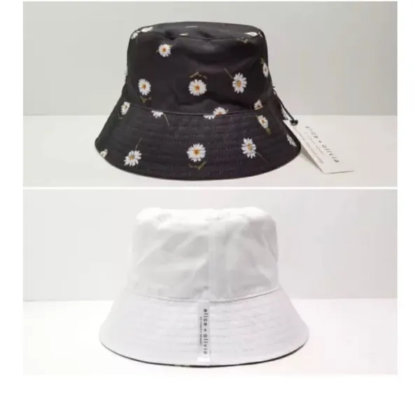 Alice + Olivia Daisy Print Reversible Bucket Hat Black / White One Size - Image 2