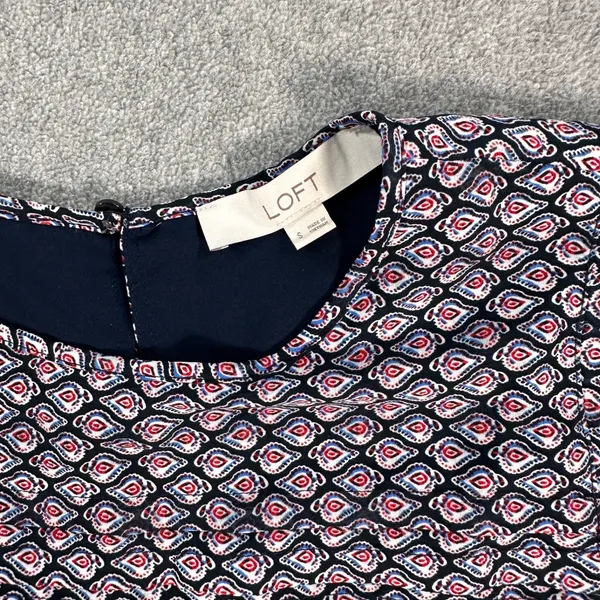 LOFT Women's Small Pleated Paisley Printed Blouse Navy Blue Round Neck Lined - Image 3