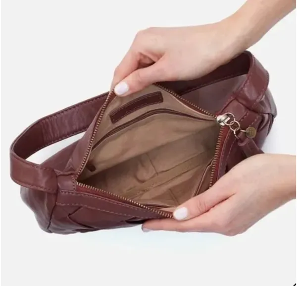 HOBO kole shoulder bag soft leather berry - Image 4