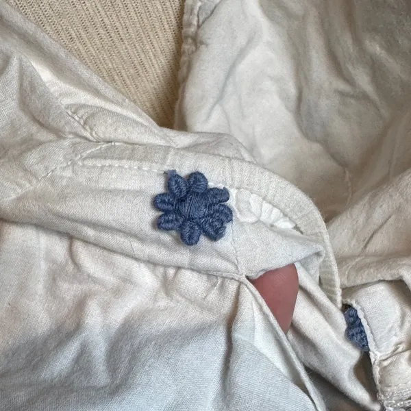 FARM‎ Rio White crop top Blouse with Blue Floral Accents - Image 7