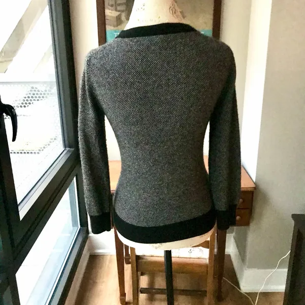 J Crew Gray V-neck Cardigan with Four Button Closure Sz S - Image 4